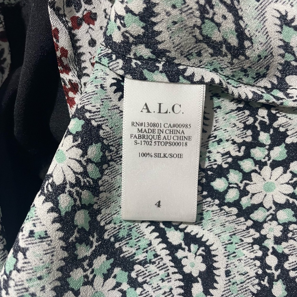 A.L.C. silk Monochrome V-Neck Patterned Blouse  Top - Picture 5 of 6